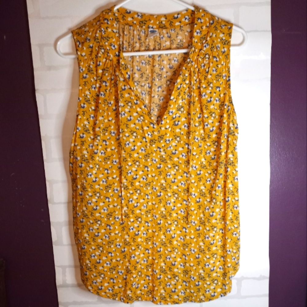 Like New Old Navy Sleeveless V-Neck Blouse  Marigold Yellow Sleeveless Top Large